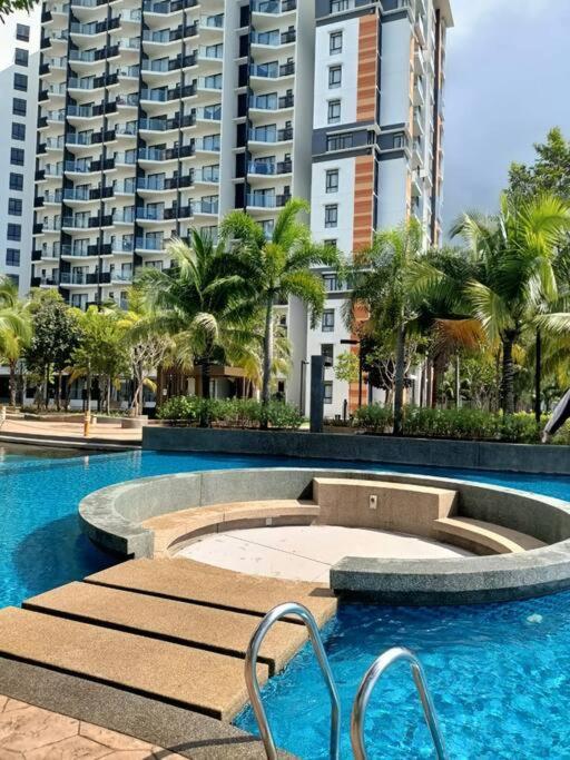 Timurbay Seafront Residence By Ozzy Azizi Kuantan Exterior foto